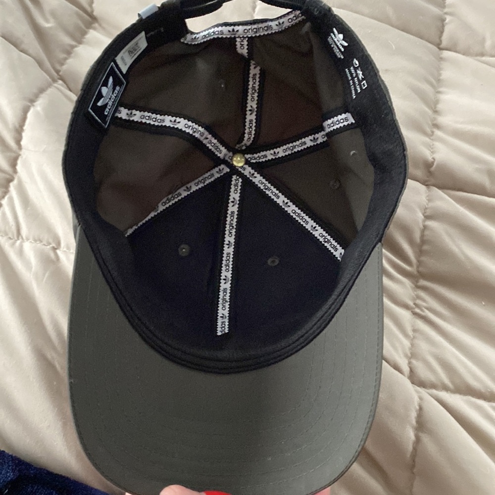 Adidas Originals Relaxed Modern Grey Strapback Hat - Picture 3 of 4